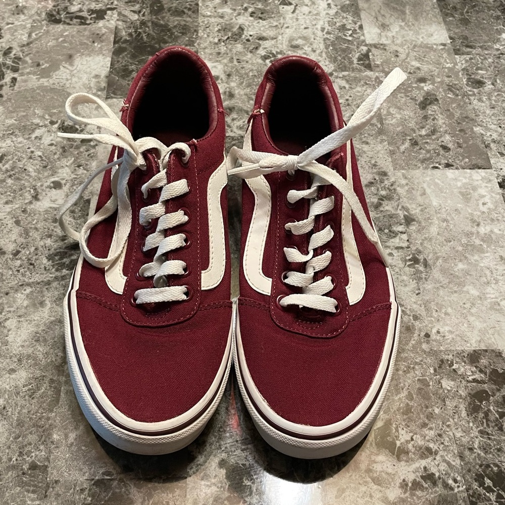 CLASSIC Low Top Burgundy Vans